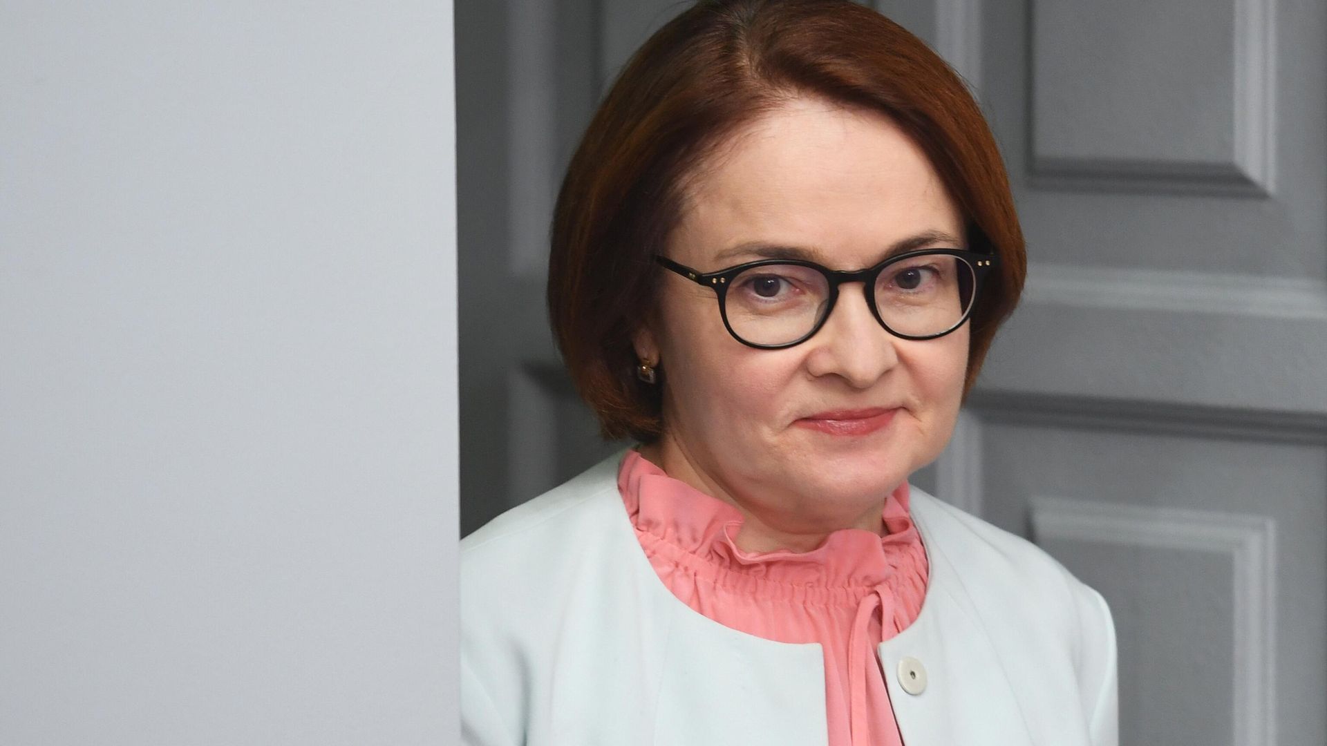Председатель Центрального банка РФ Эльвира Набиуллина во время пресс-конференции по итогам заседания Совета директоров ЦБ РФ. 6 сентября 2019 Председатель Центрального банка РФ Эльвира Набиуллина во время пресс-конференции по итогам заседания Совета директоров ЦБ РФ. 6 сентября 2019 - РИА Новости, 1920, 08.12.2020