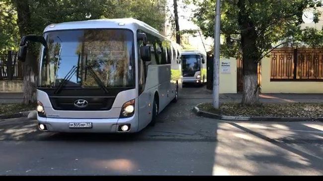 Автобусы, в которых могут быть украинские военные, покинули Лефортово Автобусы, в которых могут быть украинские военные, покинули Лефортово
