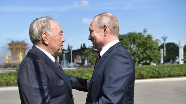 Владимир Путин и первый президент Республики Казахстан Нурсултан Назарбаев на ВДНХ. 7 сентября 2019 Владимир Путин и первый президент Республики Казахстан Нурсултан Назарбаев на ВДНХ. 7 сентября 2019