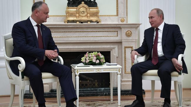 Президент РФ Владимир Путин и президент Молдавии Игорь Додон во время встречи Президент РФ Владимир Путин и президент Молдавии Игорь Додон во время встречи