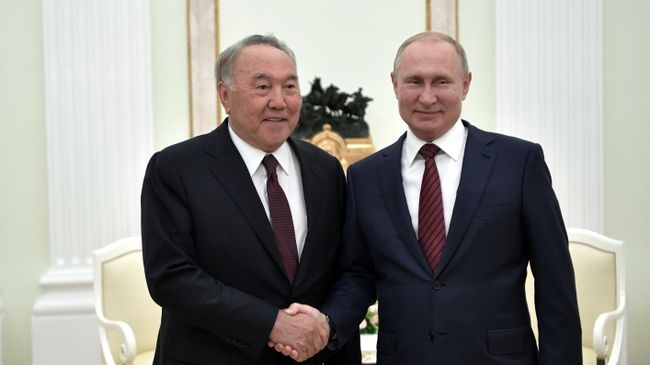 Владимир Путин и первый президент Республики Казахстан Нурсултан Назарбаев во время встречи. 7 сентября 2019 Владимир Путин и первый президент Республики Казахстан Нурсултан Назарбаев во время встречи. 7 сентября 2019