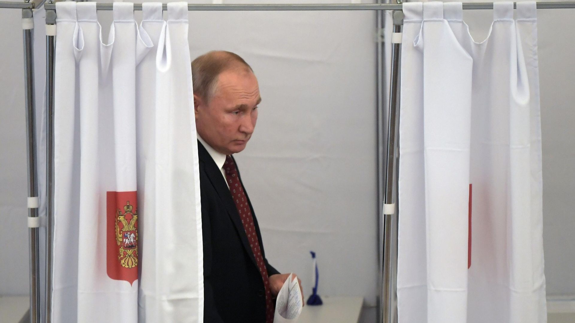 Владимир Путин во время голосования на выборах депутатов в Московскую городскую Думу Владимир Путин во время голосования на выборах депутатов в Московскую городскую Думу - РИА Новости, 1920, 01.09.2022
