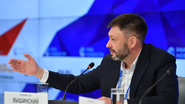 Руководитель портала РИА Новости Украина Кирилл Вышинский на пресс-конференции в Международном мультимедийном пресс-центре МИА Россия сегодня Руководитель портала РИА Новости Украина Кирилл Вышинский на пресс-конференции в Международном мультимедийном пресс-центре МИА Россия сегодня