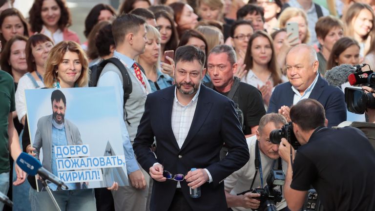 Генеральный директор МИА Россия сегодня Дмитрий Киселев и руководитель портала РИА Новости Украина Кирилл Вышинский перед пресс-конференцией в Международном мультимедийном пресс-центре МИА Россия сегодня