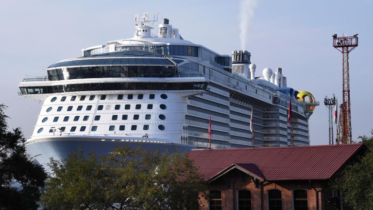 Круизный лайнер Spectrum of the Seas Круизный лайнер Spectrum of the Seas