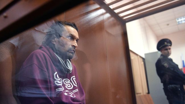 Ахад Карабалаев, подозреваемый в разбойном нападении на дом председателя Центризбиркома Эллы Памфиловой, в Басманном суде Москвы Ахад Карабалаев, подозреваемый в разбойном нападении на дом председателя Центризбиркома Эллы Памфиловой, в Басманном суде Москвы