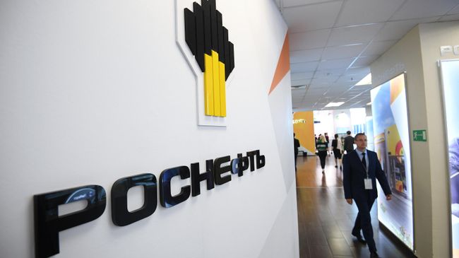Стенд компании Роснефть на площадке Восточного экономического форума во Владивостоке Стенд компании Роснефть на площадке Восточного экономического форума во Владивостоке