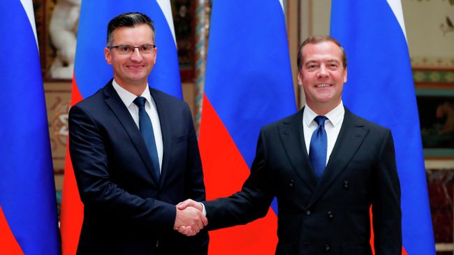 Председатель правительства РФ Дмитрий Медведев и председатель правительства Республики Словения Марьян Шарец во время встречи. 10 сентября 2019 Председатель правительства РФ Дмитрий Медведев и председатель правительства Республики Словения Марьян Шарец во время встречи. 10 сентября 2019