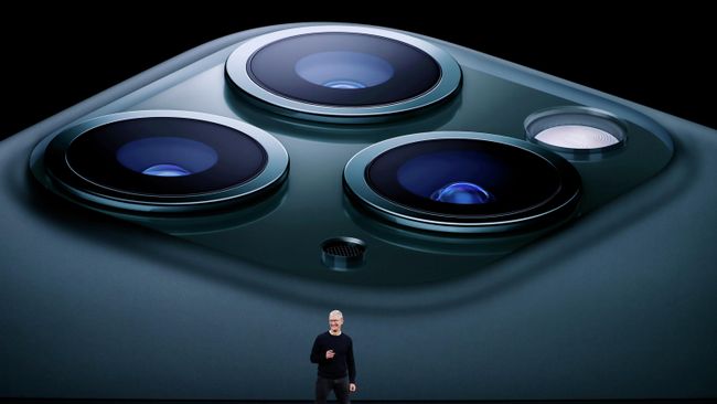 Генеральный директор Apple Тим Кук выступает на презентации штаб-квартире в Купертино, штат Калифорния. 10 сентября 2019