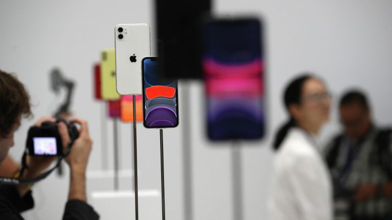 Телефоны iPhone 11 на презентации новинок компании Apple Телефоны iPhone 11 на презентации новинок компании Apple