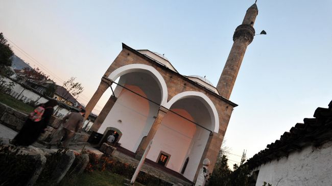 Центральная мечеть в городе Нови-Пазар, Сербия Центральная мечеть в городе Нови-Пазар, Сербия