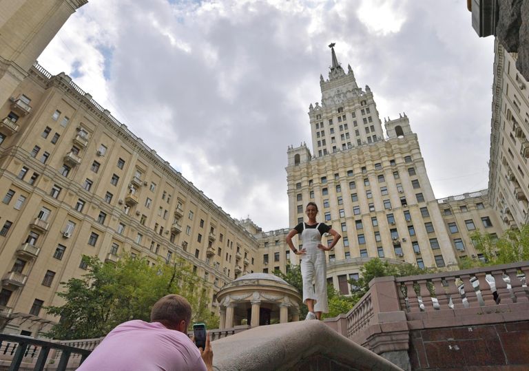 Высотное здание на площади Красных Ворот в Москве