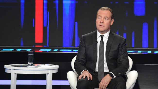 Председатель правительства Дмитрий Медведев принимает участие в программе Диалог на канале Россия 24 Председатель правительства Дмитрий Медведев принимает участие в программе Диалог на канале Россия 24