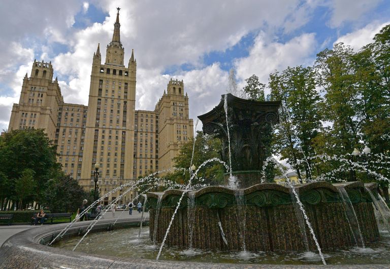 Высотное здание на Кудринской площади в Москве