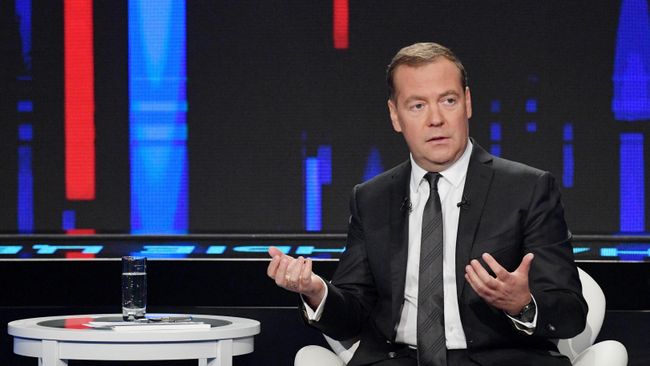 Председатель правительства Дмитрий Медведев принимает участие в программе Диалог на канале Россия 24 Председатель правительства Дмитрий Медведев принимает участие в программе Диалог на канале Россия 24