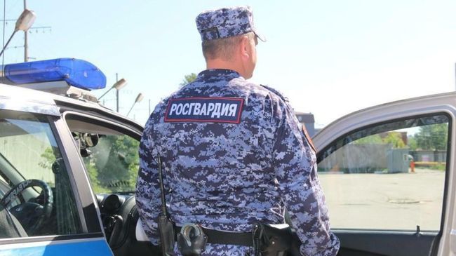 Сотрудник Росгвардии Санкт-Петербурга Сотрудник Росгвардии Санкт-Петербурга