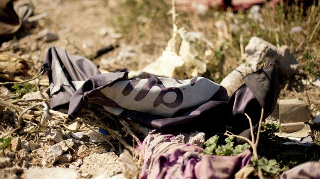 Флаг террористической группировки Исламское государство (ИГ, запрещена в РФ) в Багузе, Сирия