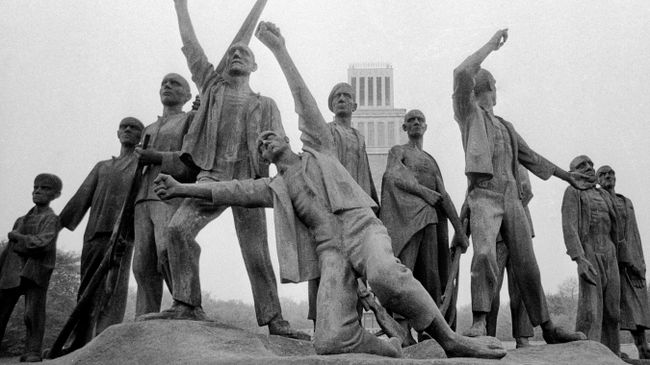 Монумент Борцам сопротивления фашизму в Бухенвальде, скульптор Фриц Кремер Монумент Борцам сопротивления фашизму в Бухенвальде, скульптор Фриц Кремер