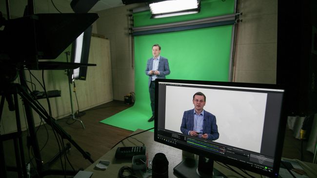 Нейросеть-видеомейкер в работе Нейросеть-видеомейкер в работе