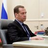 Председатель правительства РФ Дмитрий Медведев во время встречи с председателем Федерации независимых профсоюзов РФ Михаилом Шмаковым. 13 сентября 2019 Председатель правительства РФ Дмитрий Медведев во время встречи с председателем Федерации независимых профсоюзов РФ Михаилом Шмаковым. 13 сентября 2019