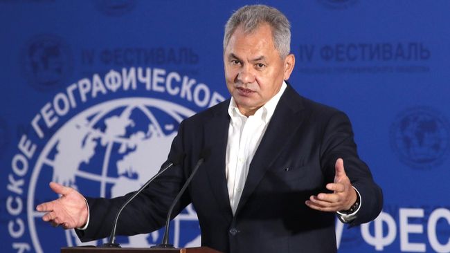 Министр обороны РФ, президент Русского географического общества Сергей Шойгу во время награждения победителей Всероссийского конкурса Лучший гид России и V фотоконкурса РГО Самая красивая страна. 13 сентября 2019 Министр обороны РФ, президент Русского географического общества Сергей Шойгу во время награждения победителей Всероссийского конкурса Лучший гид России и V фотоконкурса РГО Самая красивая страна. 13 сентября 2019