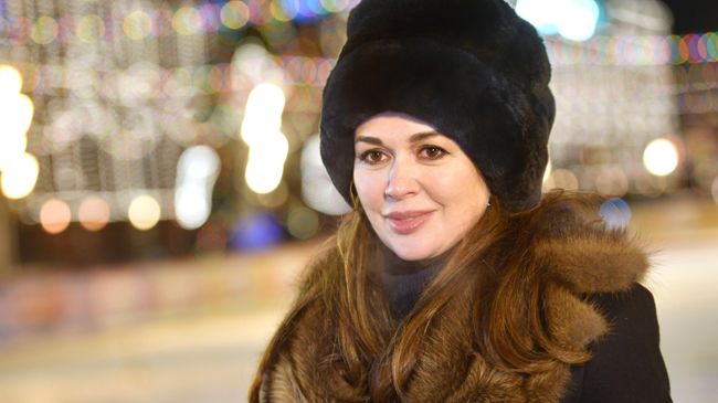 Актриса Анастасия Заворотнюк на открытии ГУМ-катка на Красной площади в Москве Актриса Анастасия Заворотнюк на открытии ГУМ-катка на Красной площади в Москве