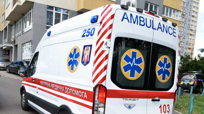 Автомобиль скорой помощи на Украине Автомобиль скорой помощи на Украине