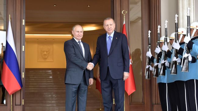 Президент РФ Владимир Путин и президент Турции Реджеп Тайип Эрдоган во время встречи Президент РФ Владимир Путин и президент Турции Реджеп Тайип Эрдоган во время встречи