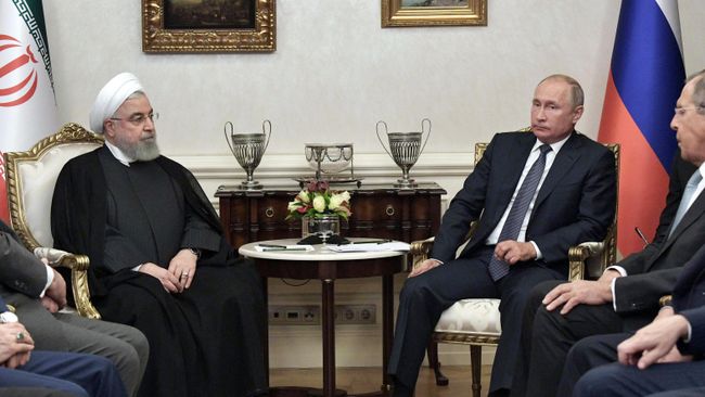 Президент РФ Владимир Путин и президент Ирана Хасан Роухани во время встречи в Анкаре Президент РФ Владимир Путин и президент Ирана Хасан Роухани во время встречи в Анкаре