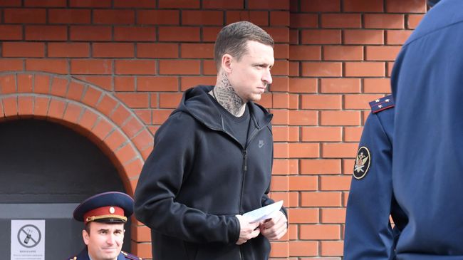 Павел Мамаев у КПП исправительной колонии №4 города Алексеевка Белгородской области Павел Мамаев у КПП исправительной колонии №4 города Алексеевка Белгородской области
