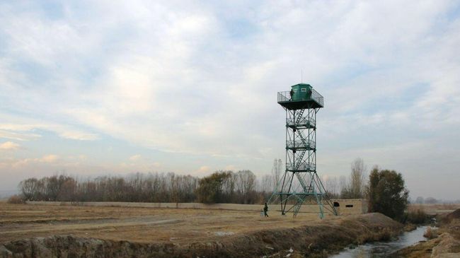 Смотровая вышка на таджико-киргизской границе
Смотровая вышка на таджико-киргизской границе