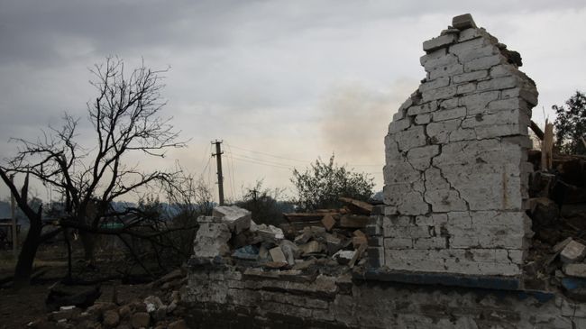 Здание, разрушенное вследствие обстрела, в селе Роза Новоазовского района Донецкой области Здание, разрушенное вследствие обстрела, в селе Роза Новоазовского района Донецкой области