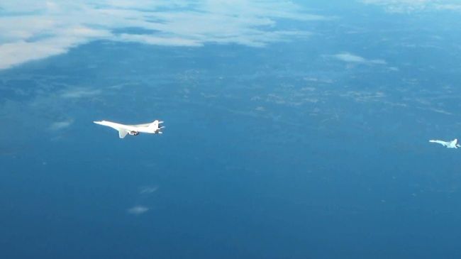 Опубликовано видео полета российских Ту-160 над Балтикой Опубликовано видео полета российских Ту-160 над Балтикой