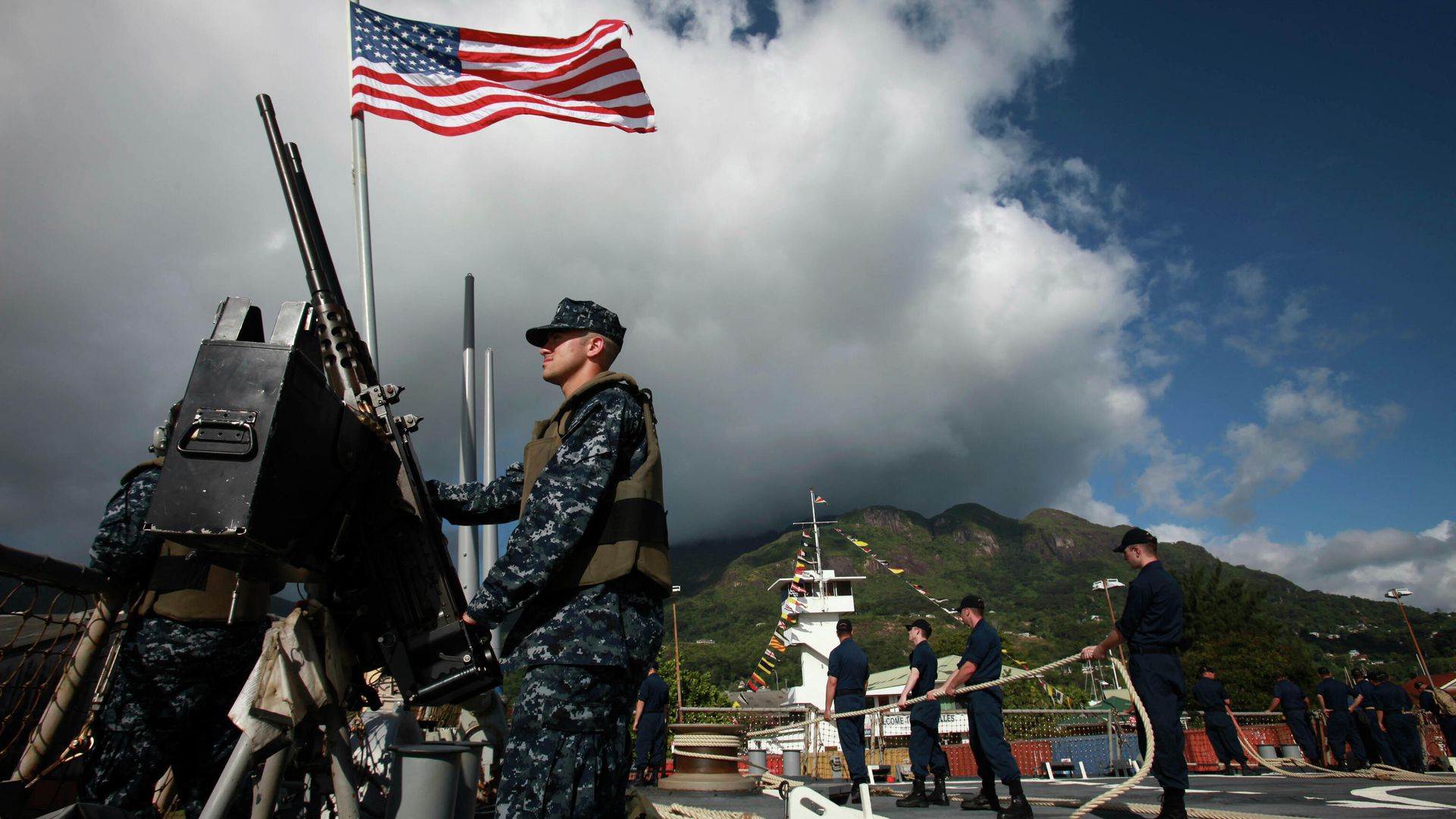 Военный на палубе корабля ВМС США Военный на палубе корабля ВМС США - РИА Новости, 1920, 12.10.2026