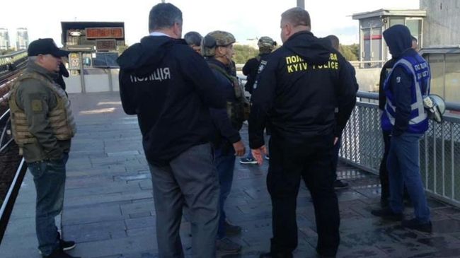 Обстановка у метромоста в Киеве Обстановка у метромоста в Киеве