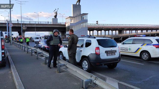 Обстановка у метромоста в Киеве Обстановка у метромоста в Киеве