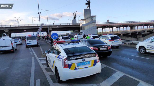 Обстановка у метромоста в Киеве Обстановка у метромоста в Киеве