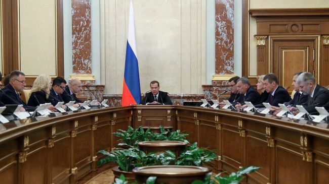 Дмитрий Медведев проводит заседание правительства России. 2019 год Дмитрий Медведев проводит заседание правительства России. 2019 год