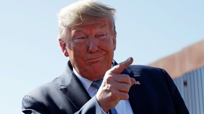 Президент США Дональд Трамп во время визита на участок пограничной стены между США и Мексикой Президент США Дональд Трамп во время визита на участок пограничной стены между США и Мексикой
