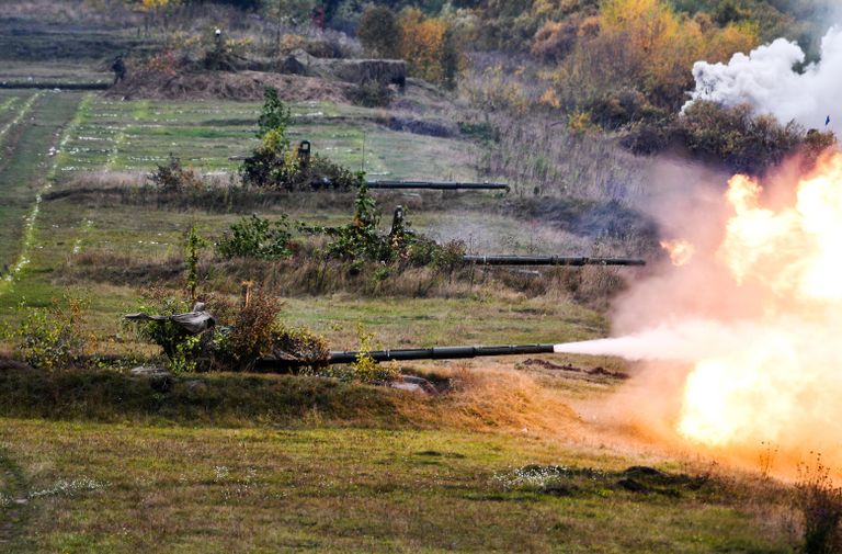 Танк Т-72 на полигоне Юргинский в Кемеровской области во время стратегических командно-штабных учений Центр-2019 Танк Т-72 на полигоне Юргинский в Кемеровской области во время стратегических командно-штабных учений Центр-2019