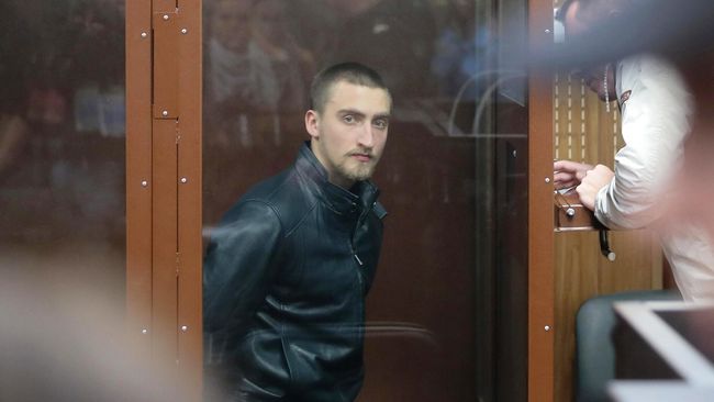 Павел Устинов в суде Павел Устинов в суде