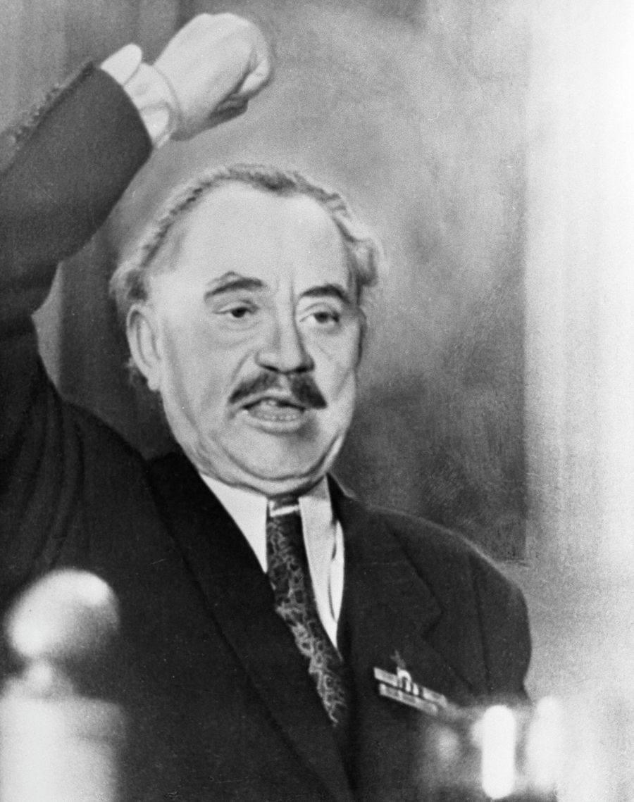 Генеральный секретарь ЦК БКП Георгий Димитров выступает на V съезде БКП.