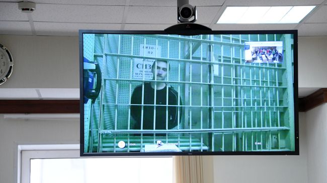 Актер Павел Устинов во время конференц-связи с Мосгорсудом