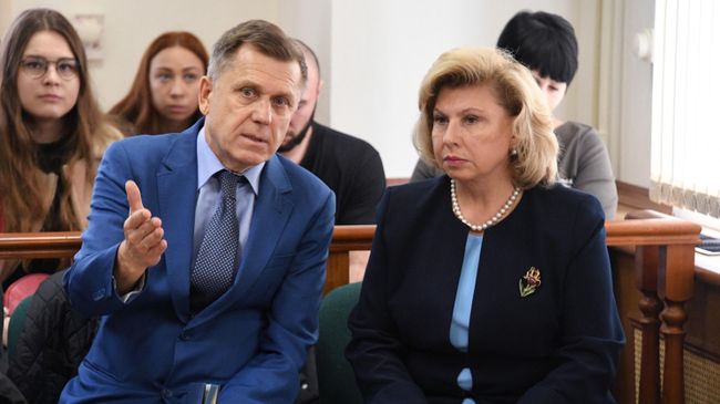 Депутат Законодательного Собрания Нижегородской области Андрей Тарасов и уполномоченный по правам человека в РФ Татьяна Москалькова в Московском городском суде во время рассмотрения дела ПавлаУстинова