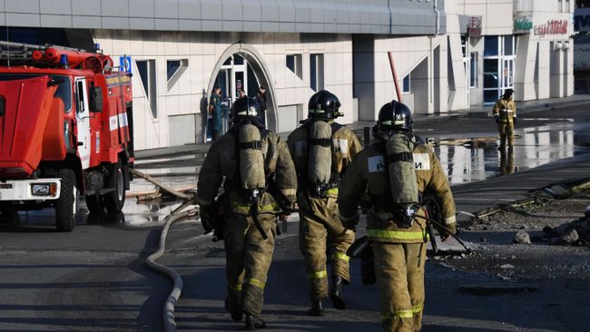 Пожар в ТЦ Максим во Владивостоке
