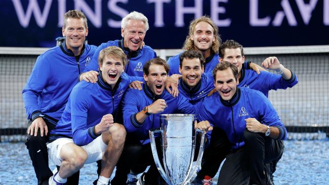 Сборная Европы по теннису с трофеем Laver Cup