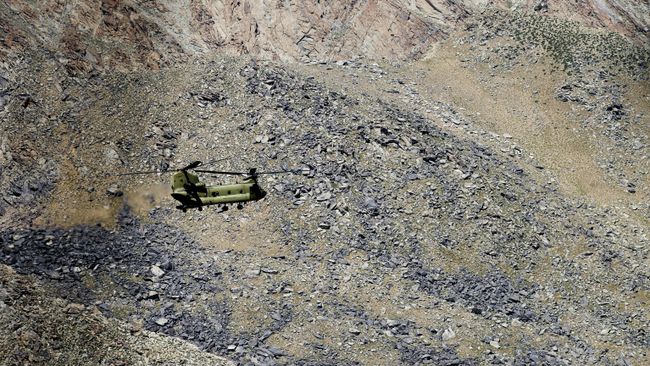 Американский военный вертолет CH-47 Chinook в Афганистане
