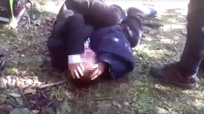 Кадр из видео с дракой подростков Кадр из видео с дракой подростков