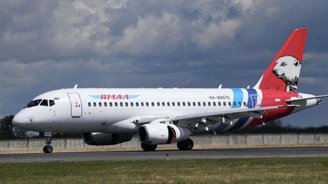 Самолет Sukhoi Superjet-100 авиакомпании Ямал Самолет Sukhoi Superjet-100 авиакомпании Ямал