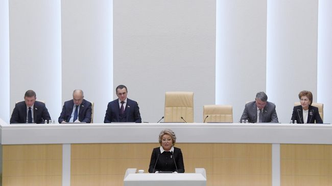 Председатель Совета Федерации РФ Валентина Матвиенко выступает на заседании Совета Федерации РФ Председатель Совета Федерации РФ Валентина Матвиенко выступает на заседании Совета Федерации РФ